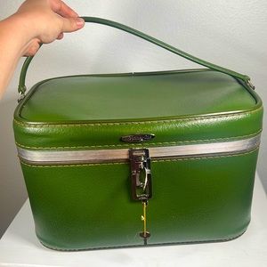 Vintage FEATHER GREEN COSMETIC CASE